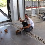 creation d'une brique en terre crue par ingénieur axiolis en formation