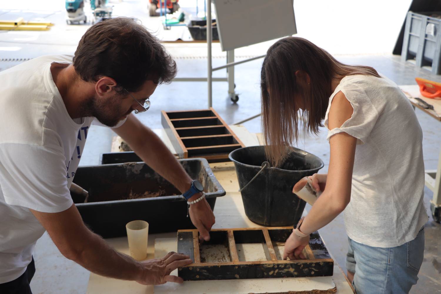 ingénieurs faisant un exercice lors de formation terre crue
