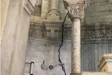 fissure dans église surveillance connectée