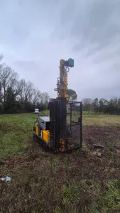 Foreuse sur chenilles pour investigation géotechnique sur site industriel – AXIOLIS