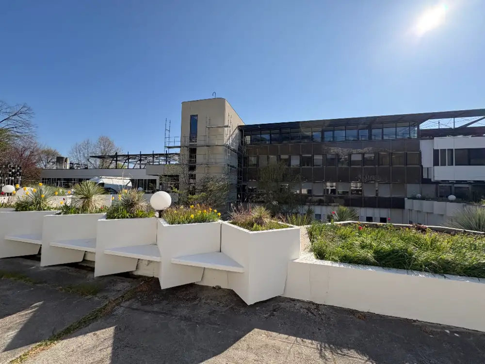 Transformation d'un bâti existant – vue extérieure du site CORHOFI en cours de réhabilitation