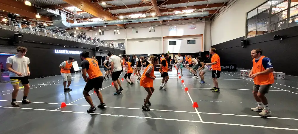Jeu collectif en équipe – journée sportive cohésion d'équipe AXIOLIS Marseille