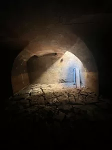 Voûte en berceau maçonnée en sous sol – vestiges archéologiques site de réhabilitation AXIOLIS